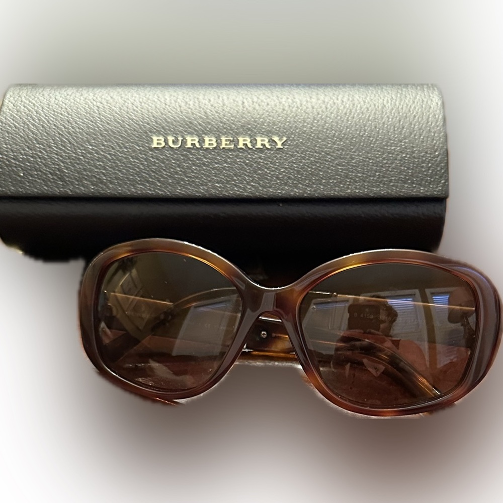 Burberry sunglasses -like new